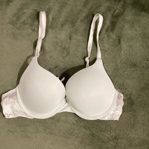 Victoria's Secret Green Lace Bra with Adjustable Straps